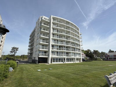 /international/us/221-e-grand-avenue-old-orchard-beach-me-110108532137/