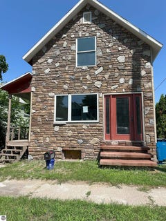 /international/us/519-davis-street-manistee-mi-110100921921/