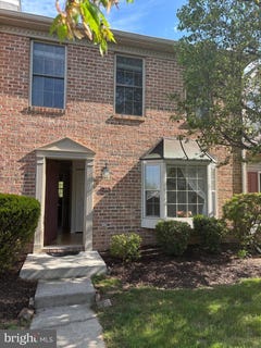 /international/us/320-woodland-view-court-harrisburg-pa-110108781345/