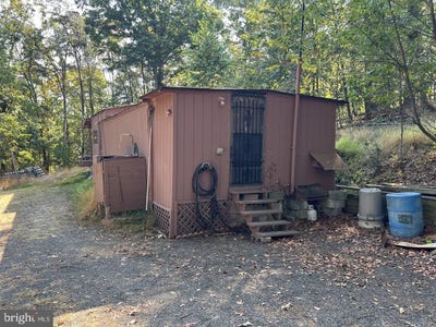 /international/us/229-carmel-court-purgitsville-wv-110102441008/
