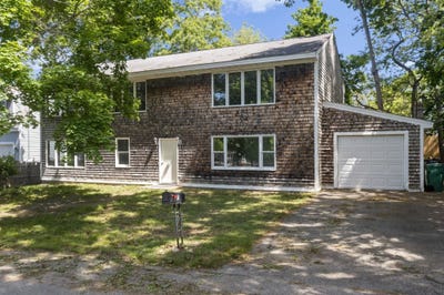/international/us/11-emerald-avenue-hampton-nh-110108629171/