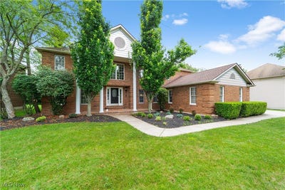 /international/us/14914-regency-drive-strongsville-oh-110100810736/