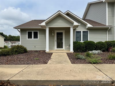 /international/us/3368-white-oak-court-claremont-nc-110101431802/