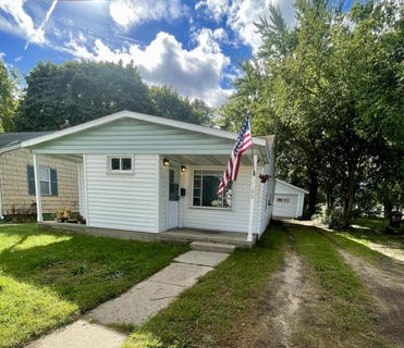 /international/us/1269-ada-avenue-muskegon-mi-110120464767/