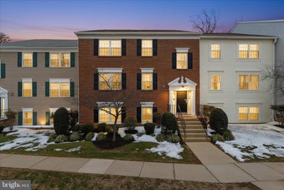 /international/us/12161-chaucer-lane-woodbridge-va-110105876749/
