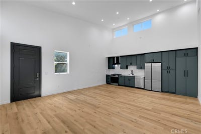 /international/us/22920-califa-woodland-hills-ca-110110142809/