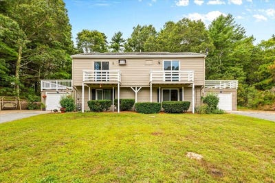 /international/us/21-surrey-lane-bourne-ma-110110185839/