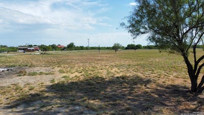 /international/us/4303-us-highway-83-crystal-city-tx-110104449847/