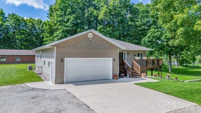 /international/us/8555-n-75-gladstone-mi-110100728651/