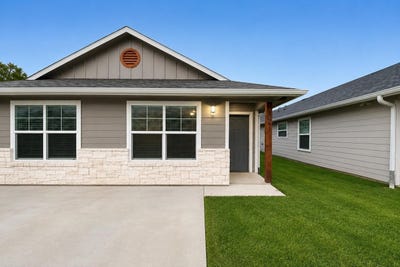 /international/us/802-804-n-broughton-street-sherman-tx-110108496494/