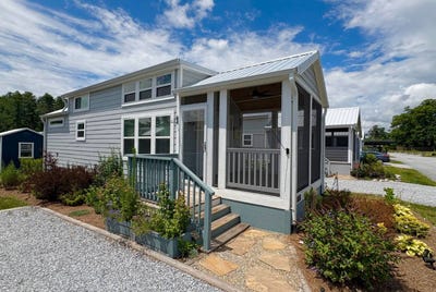 /international/us/57-breezy-meadow-lane-flat-rock-nc-110098781044/