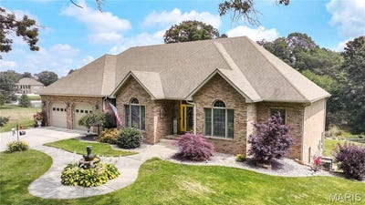 /international/us/105-lake-drive-alton-il-110100628980/