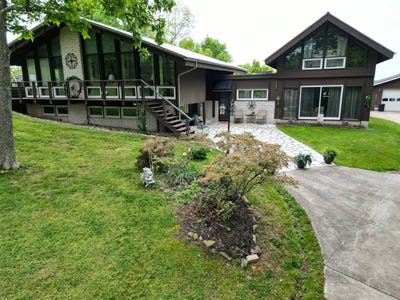 /international/us/770-arnoldsburg-road-spencer-wv-110107953794/