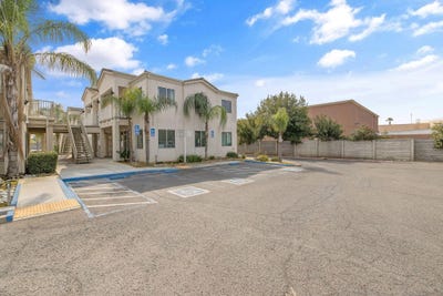 /international/us/1747-w-walnut-avenue-visalia-ca-110107876138/
