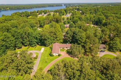 /international/us/215-eastern-shores-drive-lexington-tn-110109161005/
