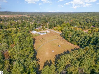 /international/us/2492-e-fir-road-harrison-mi-110101815664/