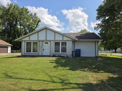 /international/us/1351-madira-way-carbondale-il-110120515592/