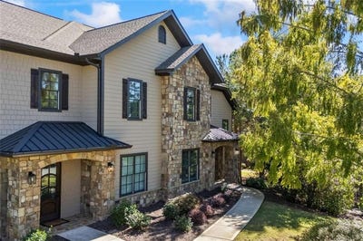 /international/us/15-cottage-lane-toccoa-ga-110103063297/