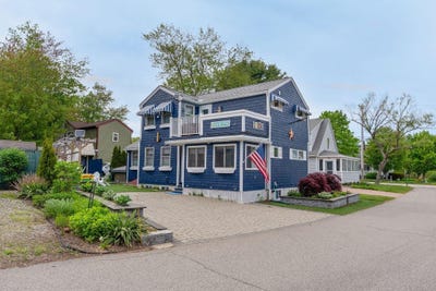 /international/us/11-rose-lane-ogunquit-me-110108253406/