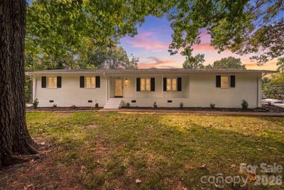 /international/us/803-e-24th-street-newton-nc-110120497715/