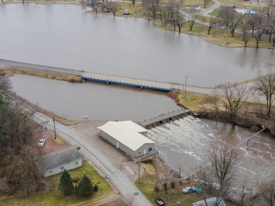 /international/us/141-w-mill-rd-blair-wi-110108920152/