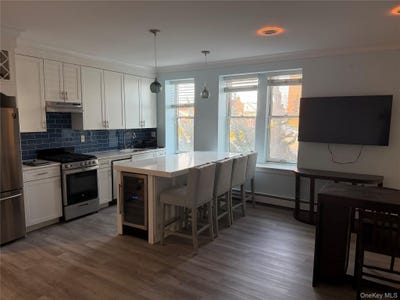 /international/us/25-w-broadway-long-beach-ny-110108536493/