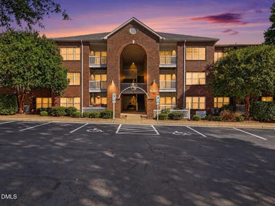 /international/us/133-sturbridge-drive-clayton-nc-110120465454/
