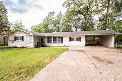 /international/us/1304-maple-avenue-smackover-ar-110109410800/