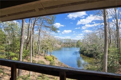 /international/us/50-e-villa-ridge-drive-hartfield-va-110106801691/