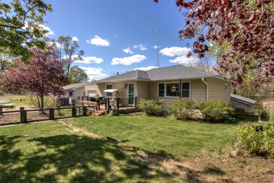 /international/us/1304-fairway-street-eau-claire-wi-110107883324/