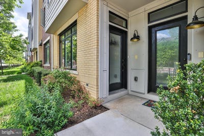 /international/us/1102-ribbon-limestone-terrace-se-leesburg-va-110108172626/