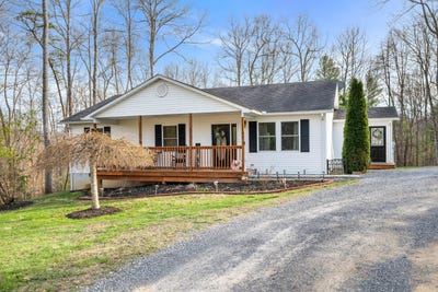 /international/us/1700-stone-house-caldwell-wv-110107029533/