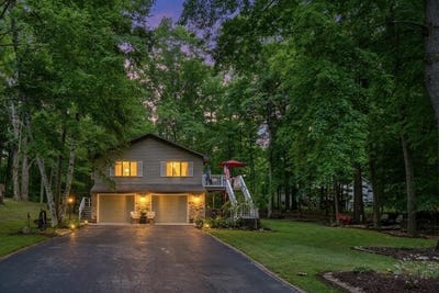 /international/us/11339-alpine-road-stanwood-mi-110119576037/