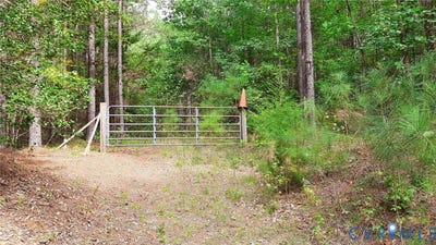 /international/us/rainey-creek-road-mc-kenney-va-110120036925/