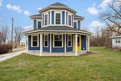 /international/us/570-s-main-street-alburgh-vt-110107405982/