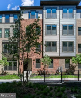/international/us/2328-water-promenade-avenue-herndon-va-110107927665/