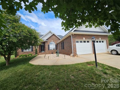 /international/us/4613-19th-street-court-ne-hickory-nc-110108337426/