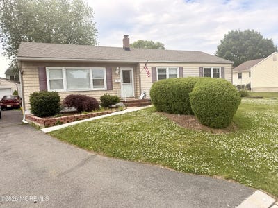/international/us/25-lawrence-place-freehold-nj-110108415695/
