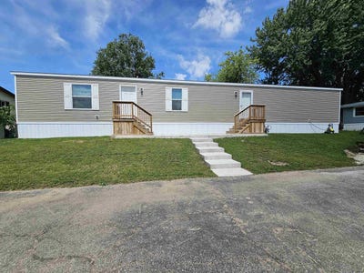 /international/us/601-n-main-street-fall-river-wi-110100754346/