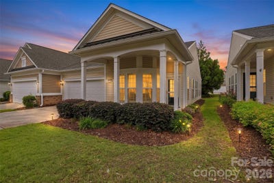 /international/us/9016-smokey-hill-lane-fort-mill-sc-110108066272/
