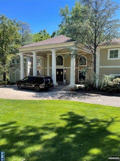 /international/us/24-wildwood-road-saddle-river-nj-110108641250/