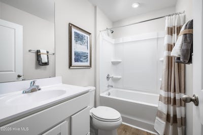 /international/us/129-bridgetowne-avenue-edenton-nc-110107536679/