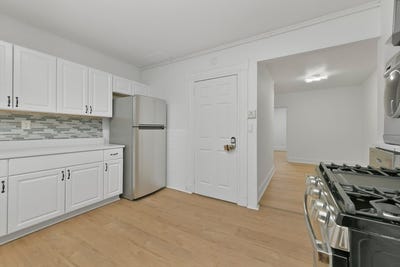 /international/us/144-salem-st-boston-ma-110109229159/
