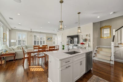 /international/us/884-adams-st-d-boston-ma-110107629762/