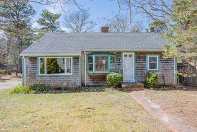 /international/us/25-charlotte-avenue-cotuit-ma-110098755525/