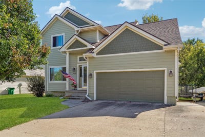 /international/us/10106-hickory-lane-urbandale-ia-110120425600/