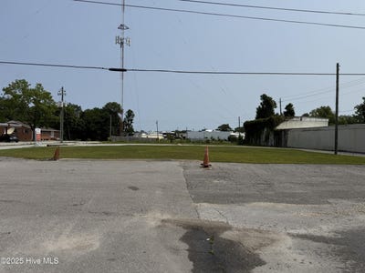 /international/us/911-lejeune-boulevard-jacksonville-nc-110099906037/