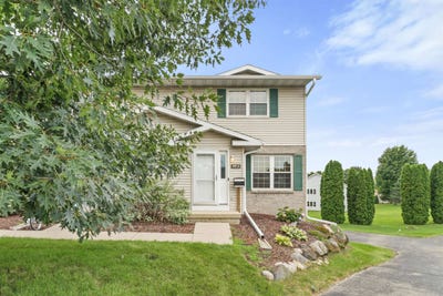 /international/us/909-n-clover-lane-cottage-grove-wi-110119551331/