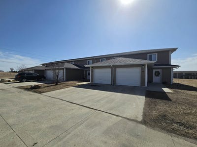 /international/us/3300-sunner-avenue-bldg-b-spirit-lake-ia-110098087965/