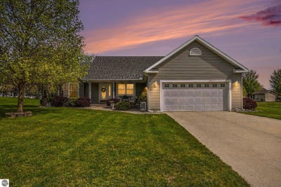 /international/us/513-westwind-lane-ithaca-mi-110107825245/